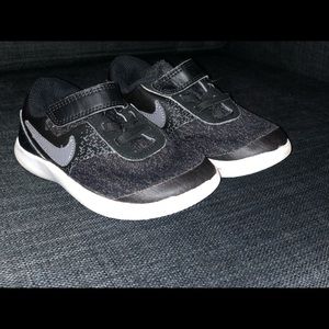 Toddler Nike shoes size 9